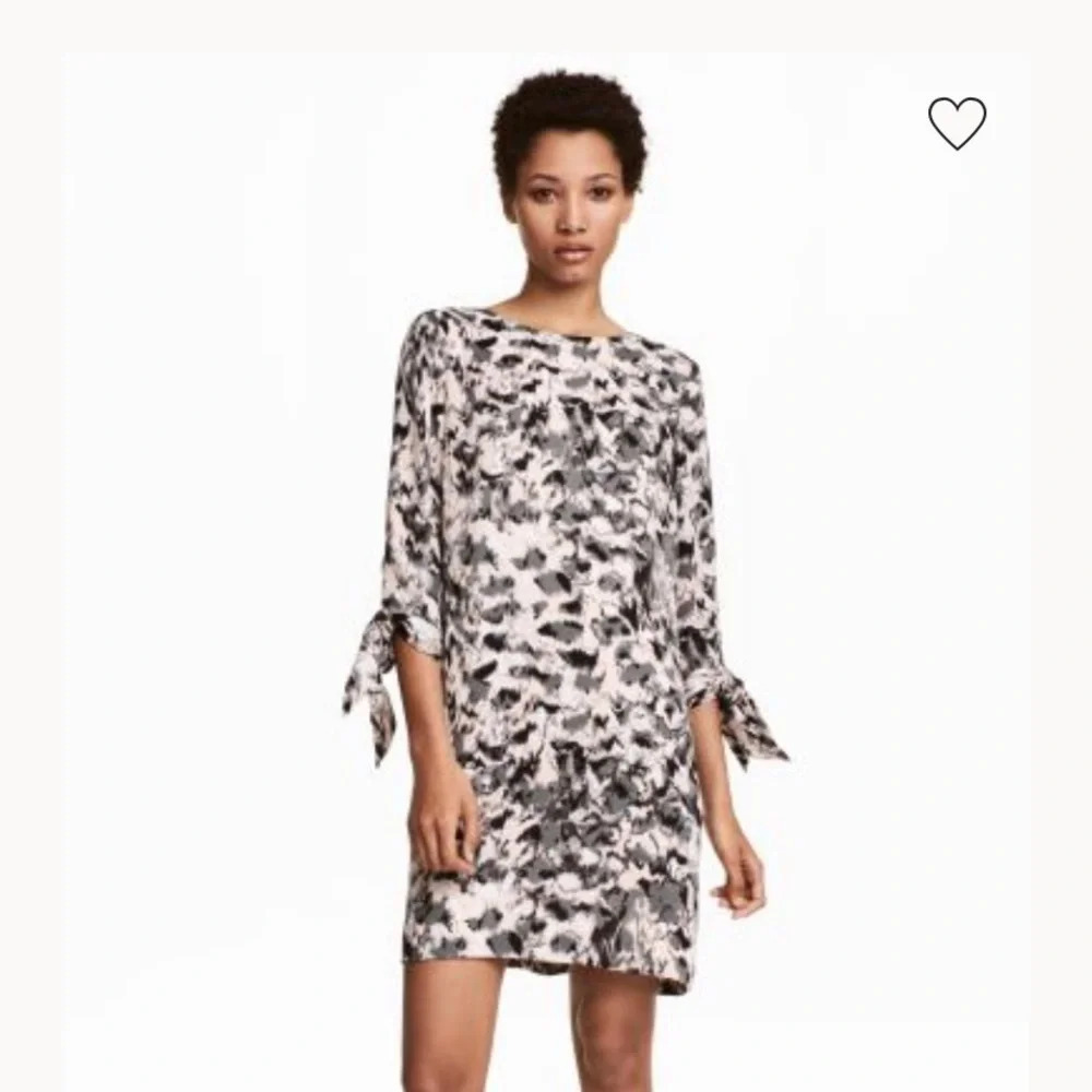 H&M knee length 3/4 sleeves dress cream/gray/black